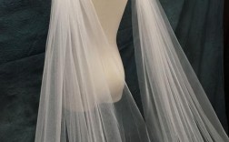 缎纱结合婚纱的说辞 缎面白纱婚礼造型长头纱