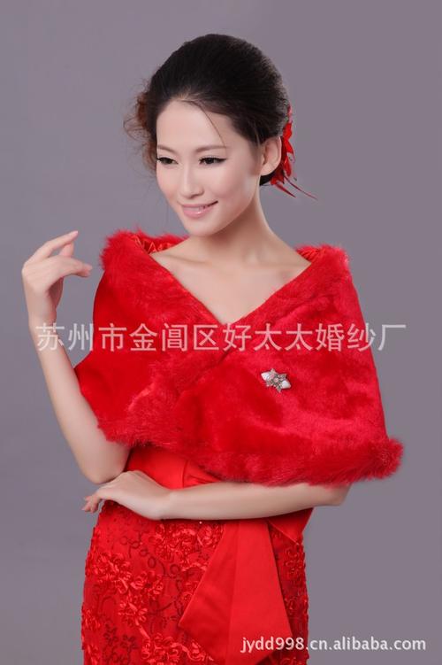 去订婚穿什么衣服 订婚礼服披肩胸针图片大全-图3