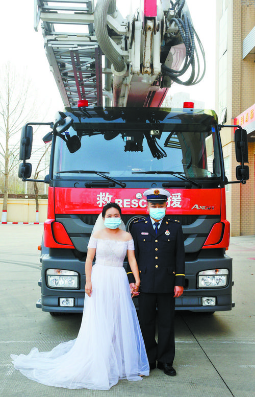 消防员婚礼头纱颜色,消防员结婚礼服 -图1