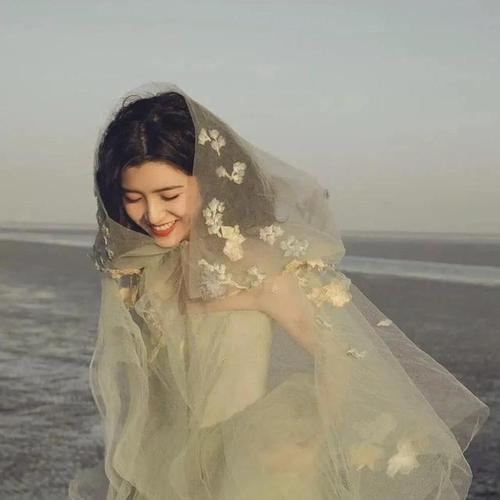 海边婚纱头像 海边婚礼头纱怎么戴的图片-图2